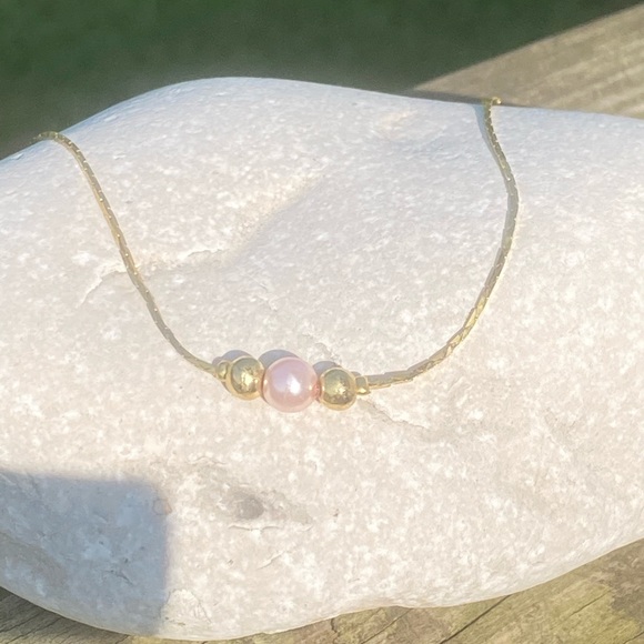 Pink faux Pearl gold tone fashion bracelet - Picture 4 of 10